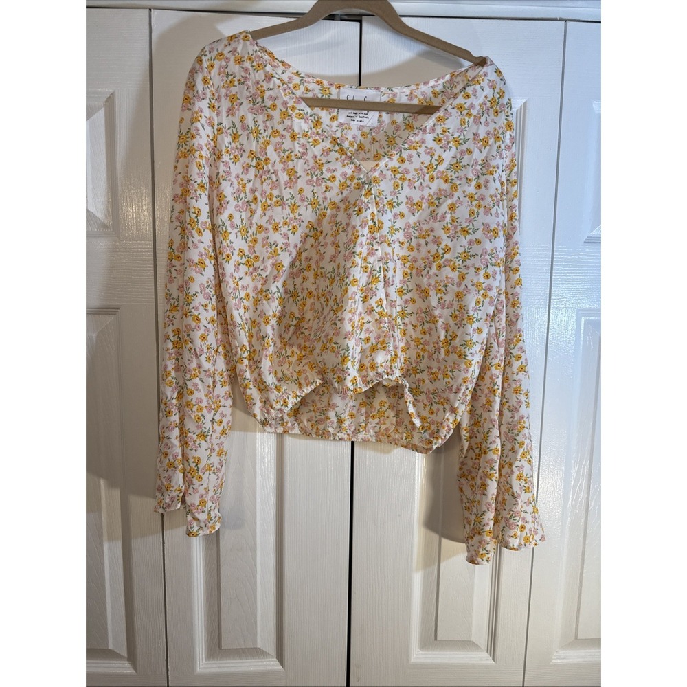 Sadie & Sage Women's Size Large Floral Faux Wrap‎ Cropped Top Bell Sleeve NWT